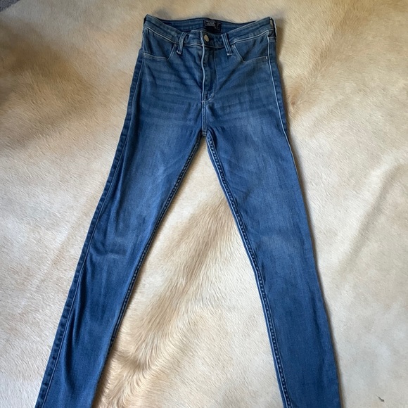 ABERCROMBIE & FITCH Medium Blue Stretch Simone High Rise JEGGINGS - Picture 1 of 12
